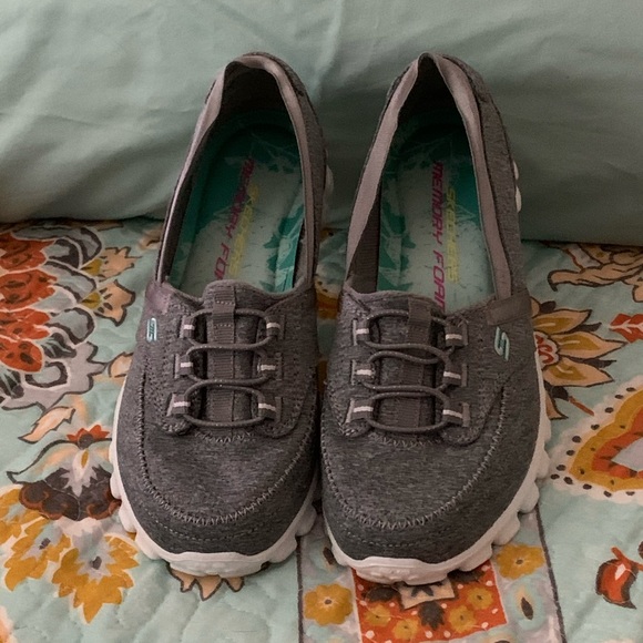 Skechers memory foam slip on - Picture 2 of 4